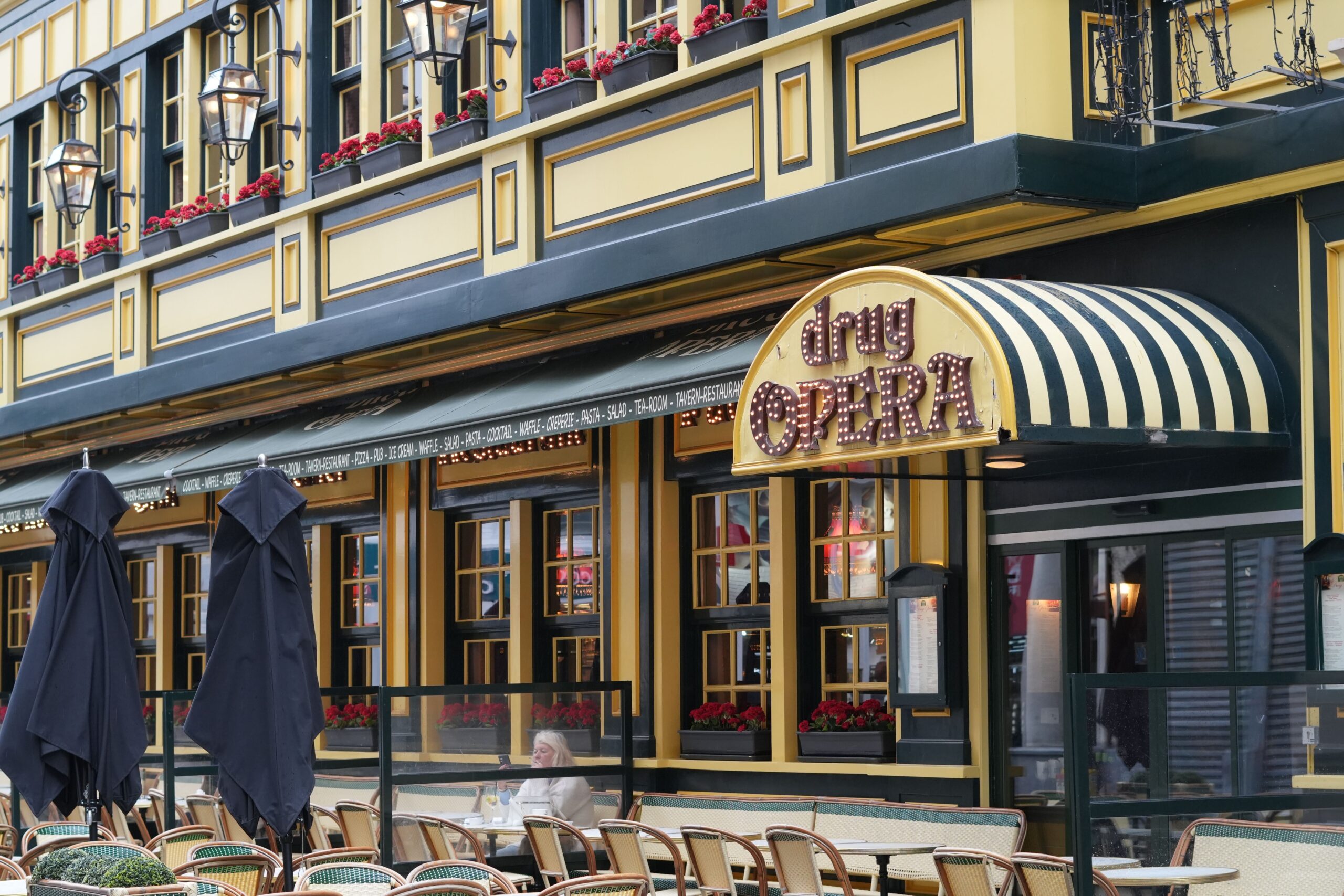 Restaurant Review: Chez Leon – Best Belgian in Brussels, Belgium