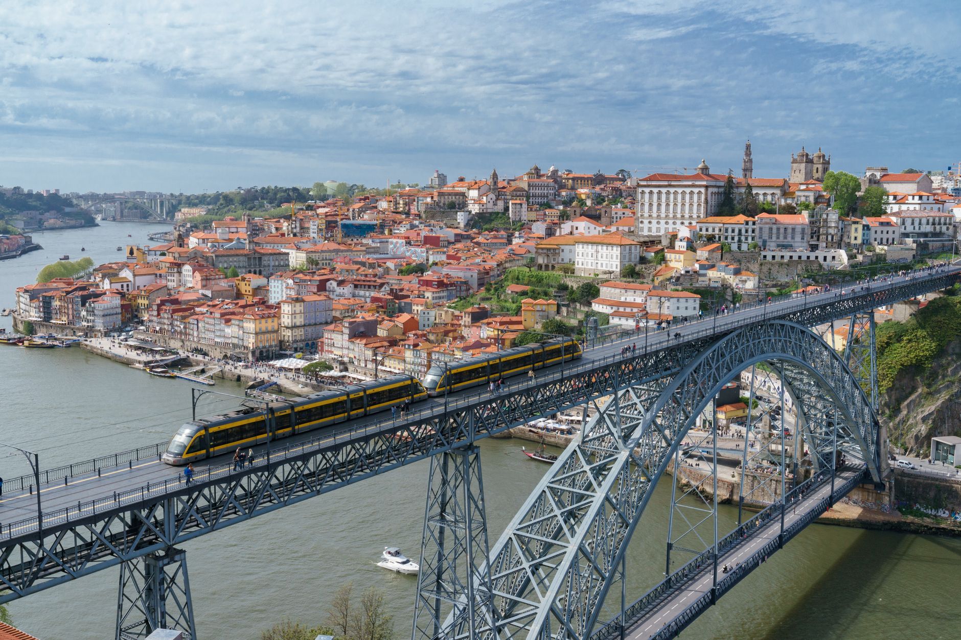 Cafe Santiago Porto: Francesinha Terbaik yang Wajib Dicoba di Porto