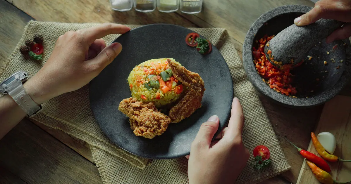 Jangan Lewatkan Nasi Goreng Kecombrang di Restoran Kembang Waru, Jakarta! Review Lengkap Menu Favorit dan Harga Ramah Kantong