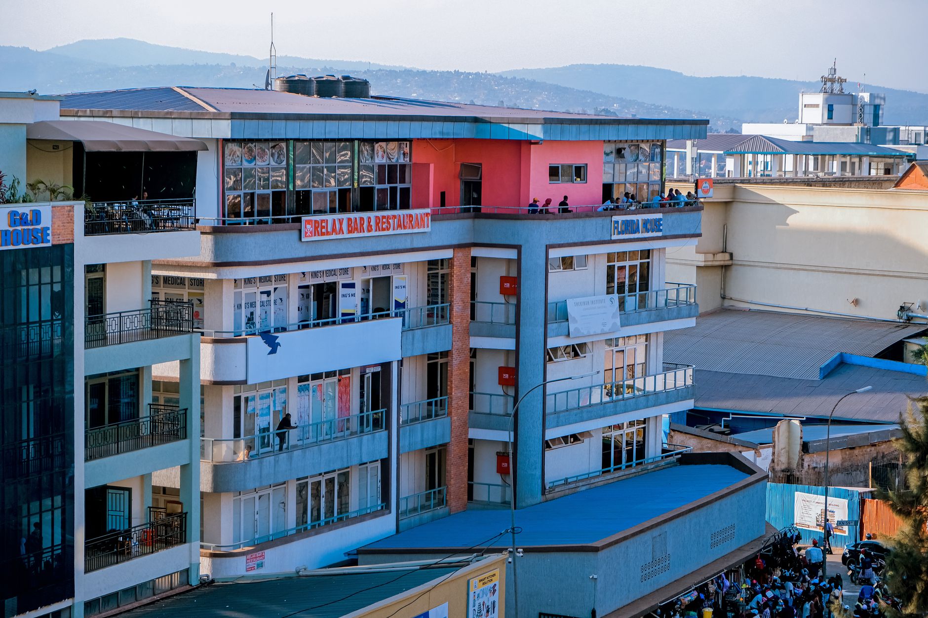 Wisata Kuliner Rwanda: The Hut Restaurant, Restaurant Rwandan Modern Terbaik di Kigali