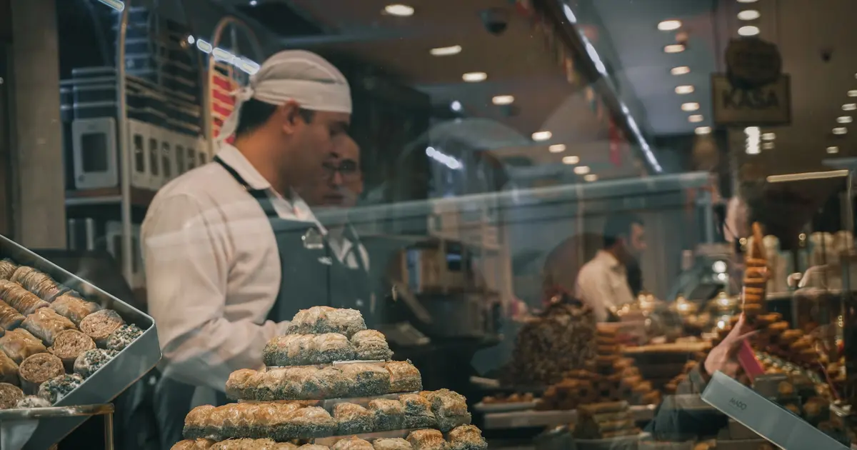 Review Baklava Istanbul di Cafe Istanbul, Istanbul, Turki: Panduan Wisata Kuliner Turki, Menu Andalan, dan Pengalaman Bersantap