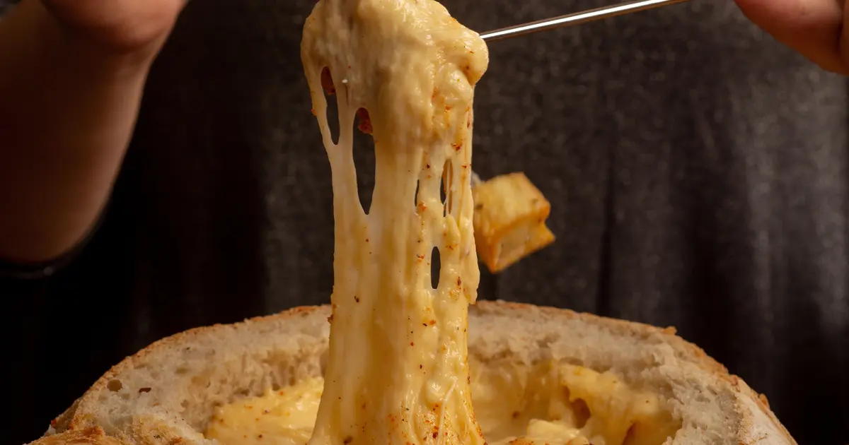 Review Fondue Swiss di Cafe Zermatt, Zermatt, Swiss: Panduan Wisata Kuliner Swiss, Menu Andalan, dan Pengalaman Bersantap