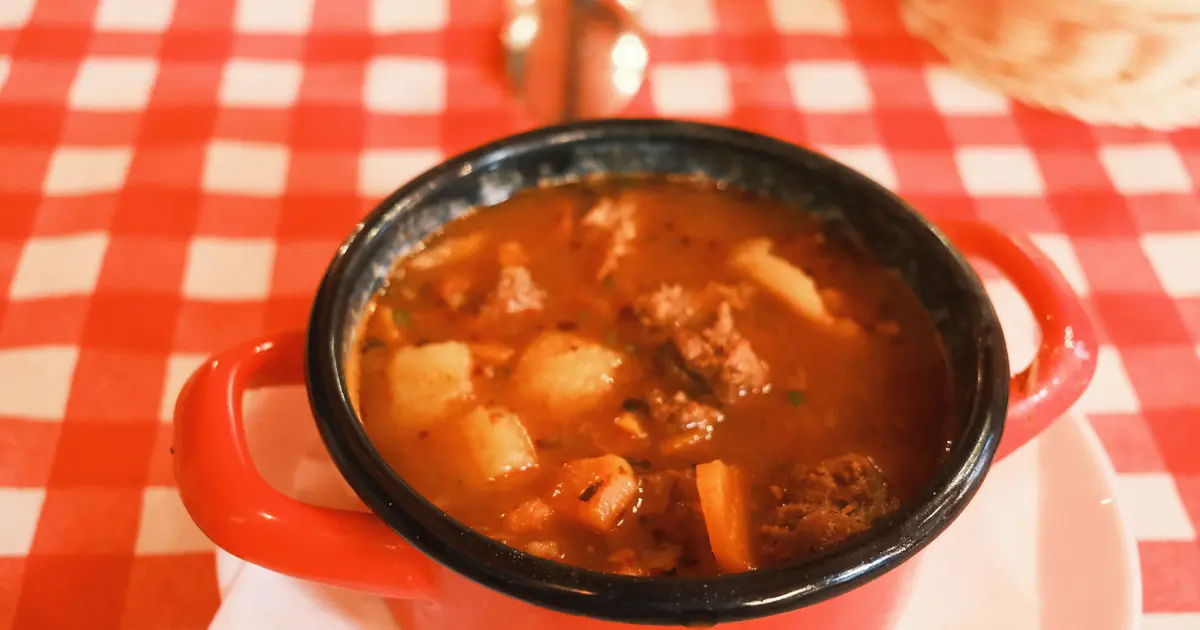 Review Goulash Hungaria di Budapest: Kuliner Khas Hungaria yang Wajib Dicoba