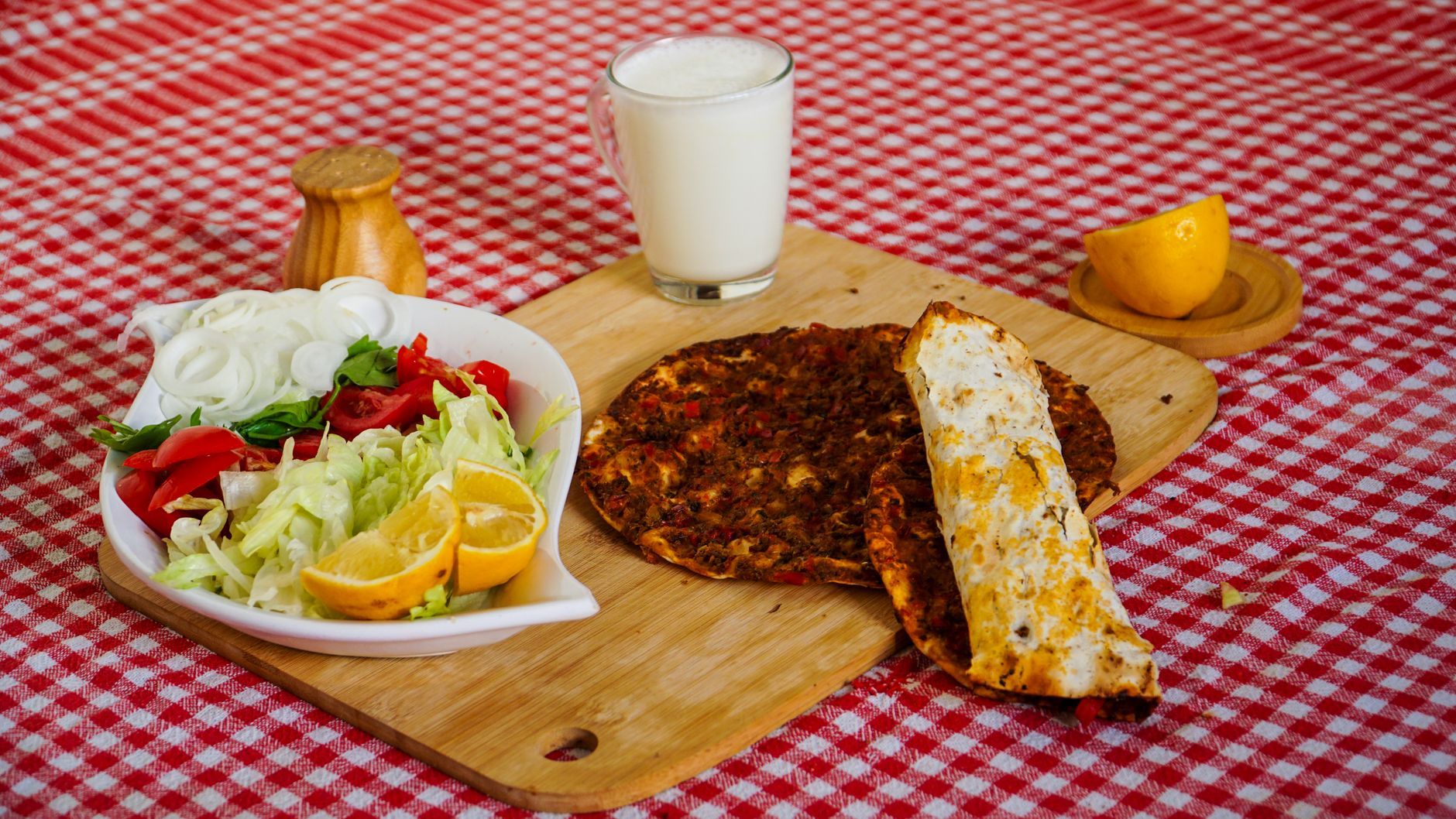 Bereket Doner Istanbul Hidden Gem Info Hub: Lahmacun Menu, Hours, Prices, and Turkish Street Food Tips 2026